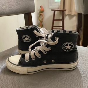 Vintage Black & White All-Star Converse ⭐️